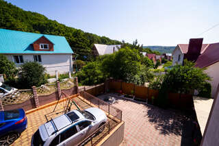 Гостиница Берегиня Джубга Трехместный номер с видом на горы-5