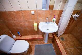 Гостиница Берегиня Джубга Трехместный номер с видом на горы-4