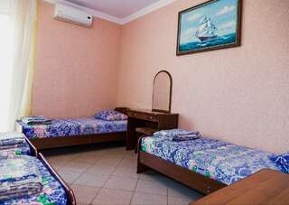 Гостиница Берегиня Джубга Четырехместный номер с балконом-2