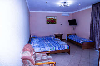 Гостиница Берегиня Джубга Четырехместный номер с балконом-6