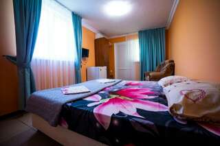 Гостиница Берегиня Джубга Двухместный номер с 2 отдельными кроватями, вид на горы-2