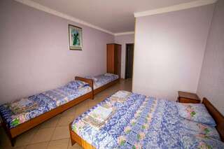 Гостиница Берегиня Джубга Четырехместный номер с балконом-5