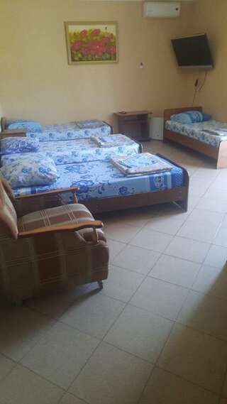 Гостиница Берегиня Джубга Четырехместный номер с балконом-4